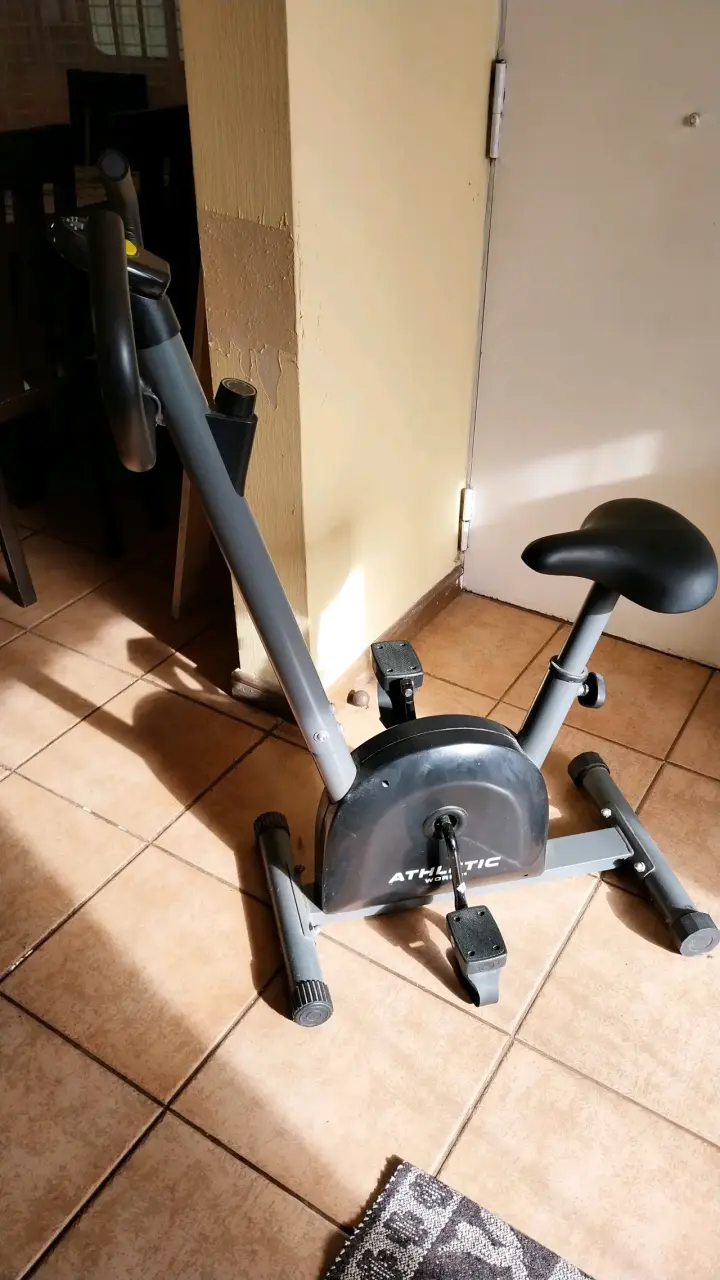 Bicicleta estática Athletic Works en buen estado - 1