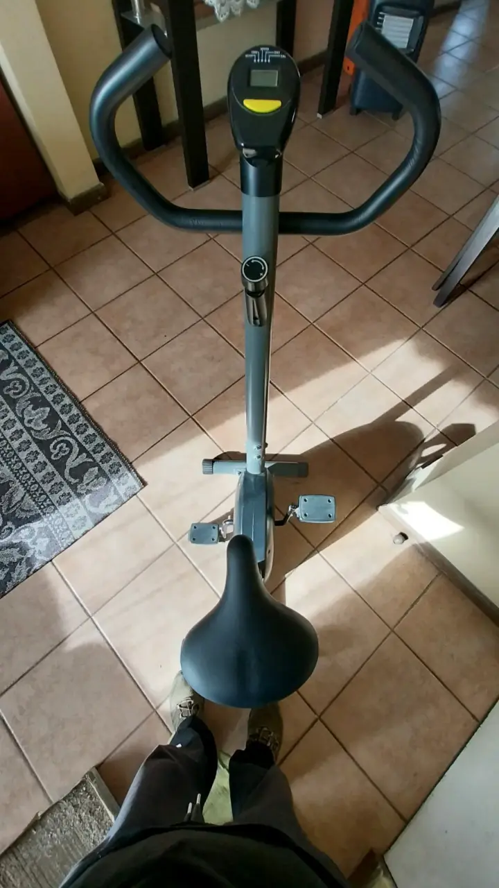 Bicicleta estática Athletic Works en buen estado - 2