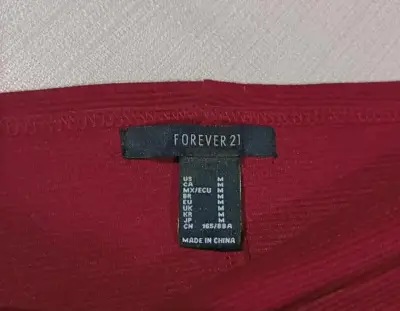 Vestido burdeos Forever 21 con cinturón - miniatura 2