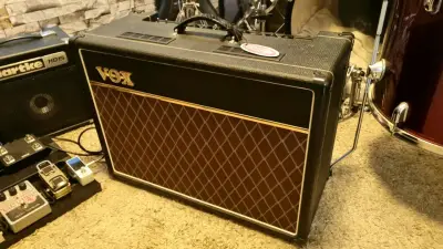 Amplificador de guitarra Vox con altavoz Celestion - miniatura 1