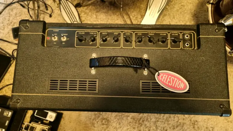 Amplificador de guitarra Vox con altavoz Celestion - 2