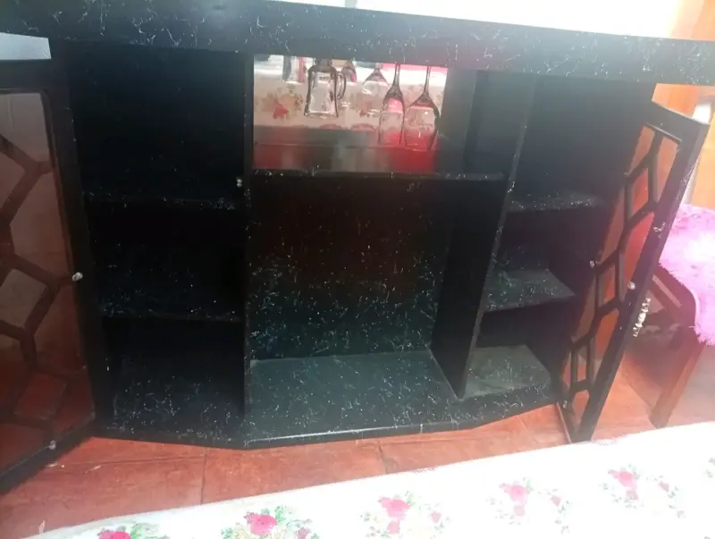 Bar de Madera Negro con Puertas de Vidrio - 5