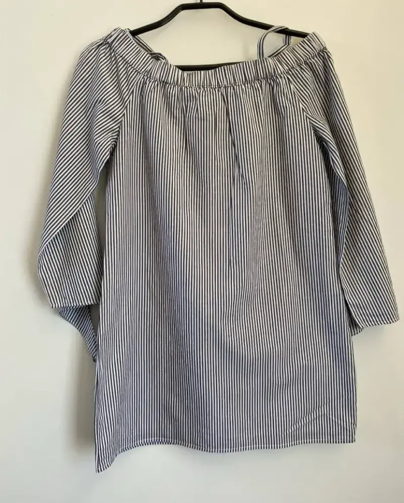 Blusa a rayas con bordado floral - 3