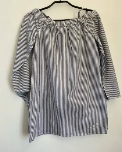 Blusa a rayas con bordado floral - miniatura 3