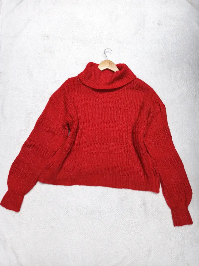Suéter rojo de cuello alto para mujer - 2