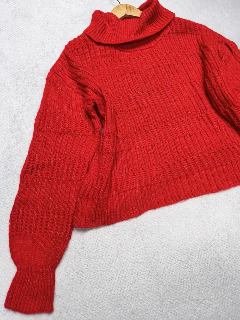 Suéter rojo de cuello alto para mujer - 3