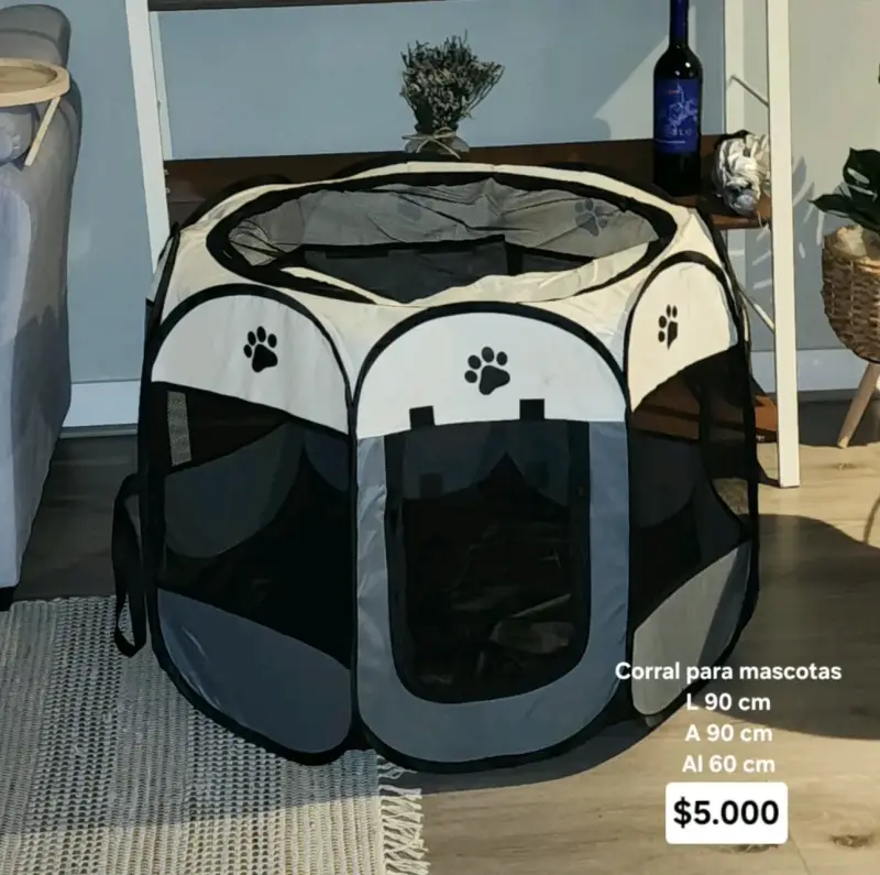 Corral para mascotas plegable con diseño de huellas