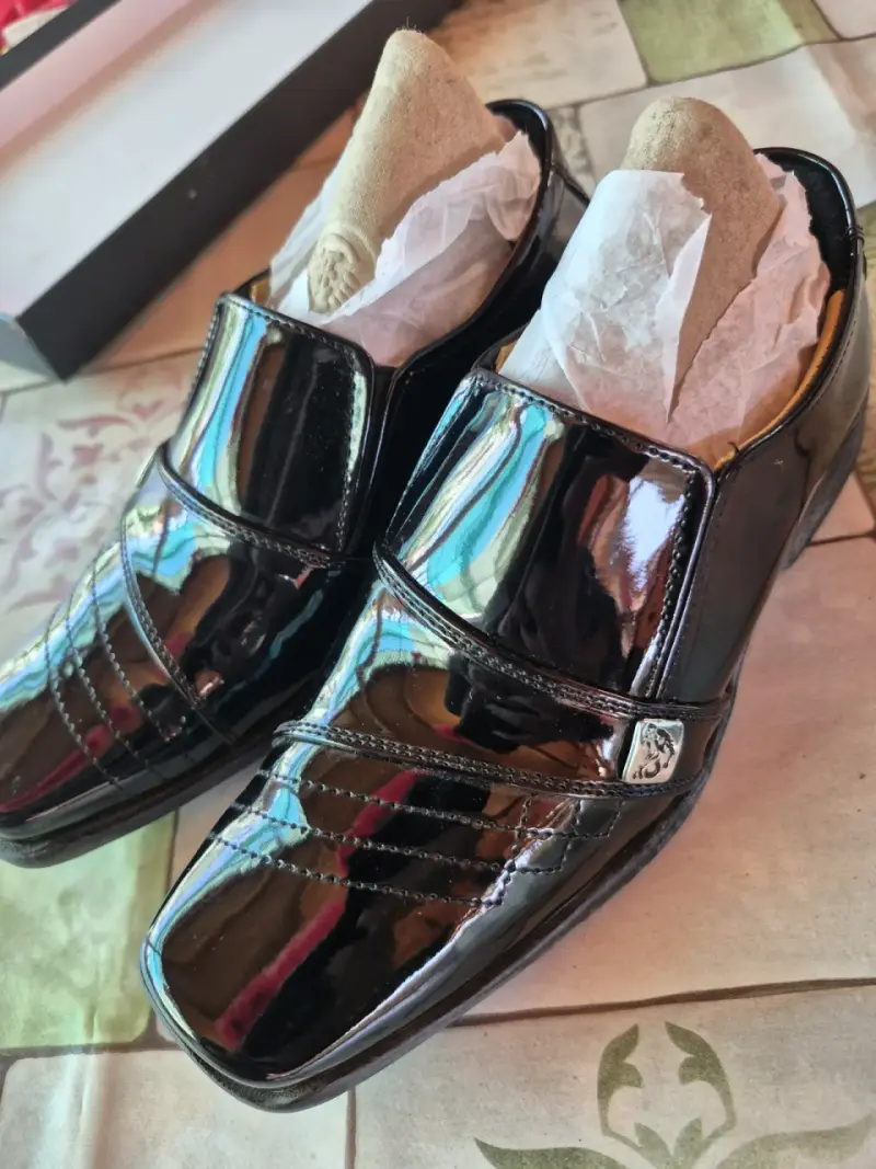 Zapatos de vestir negros de charol para hombre