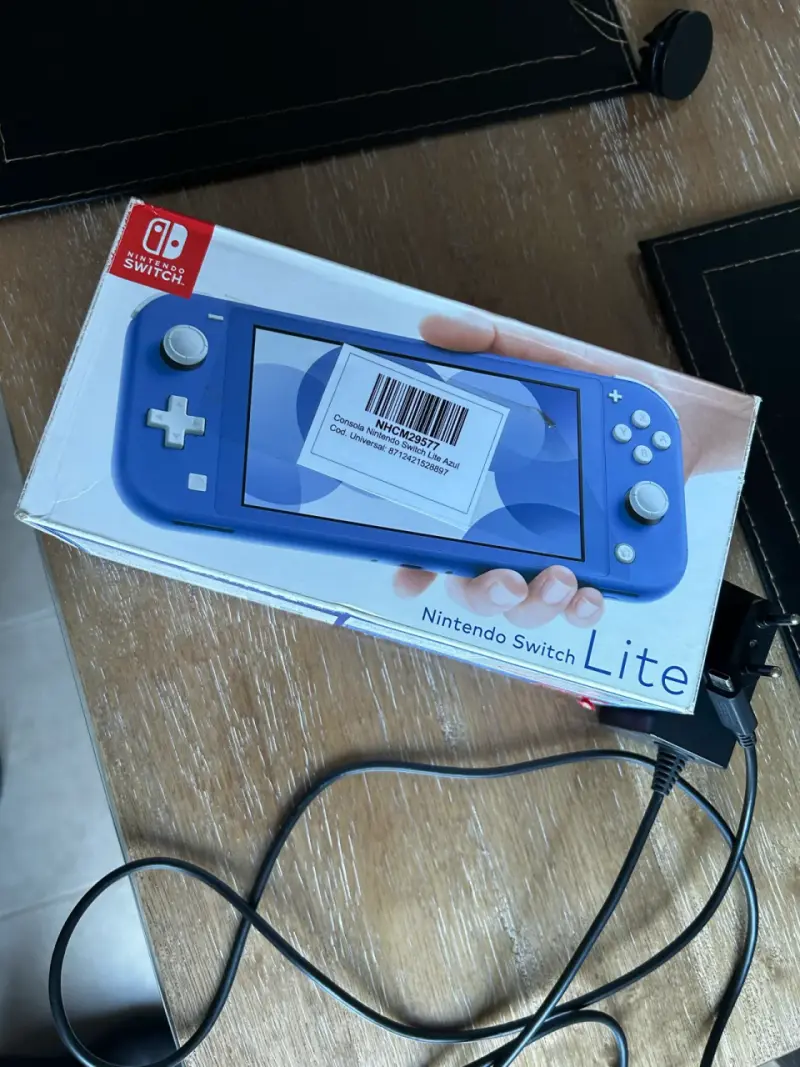 Consola Nintendo Switch Lite Azul con Cargador - 1