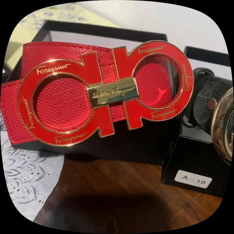 Cinturones de cuero Ferragamo y Gucci con hebillas distintivas - 3