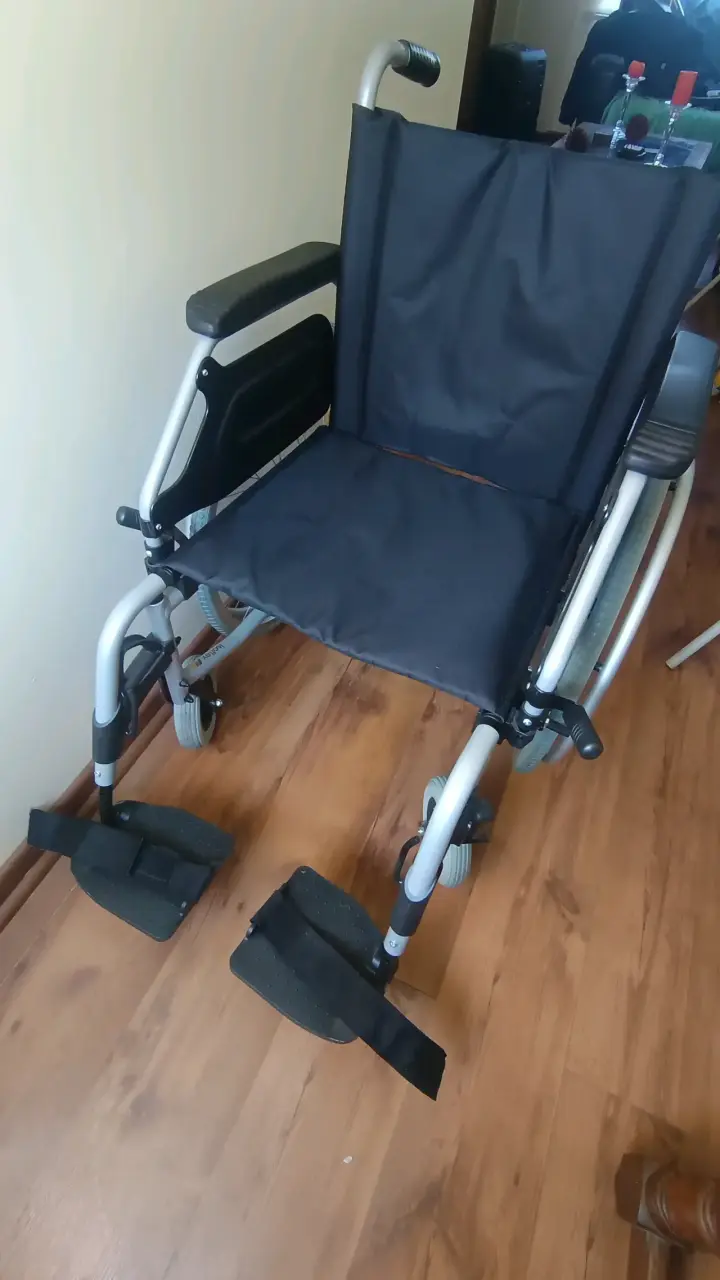 Silla de ruedas plegable Lesenhilf en buen estado - 1