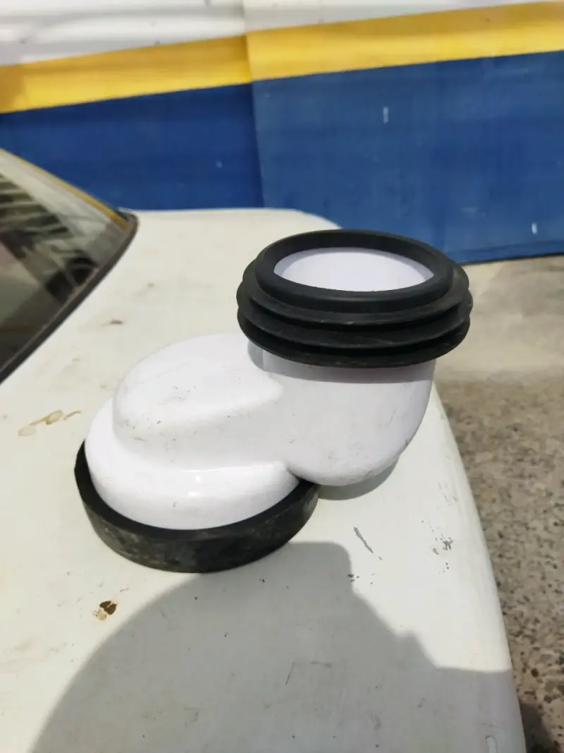 Codo de PVC para desagüe con juntas de goma
