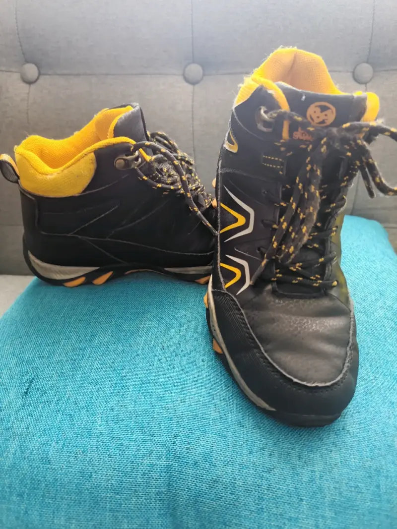 Botas Bubblegummers negras y amarillas para niños - 1