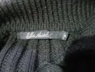 Abrigo de punto negro con botones decorativos - miniatura 3