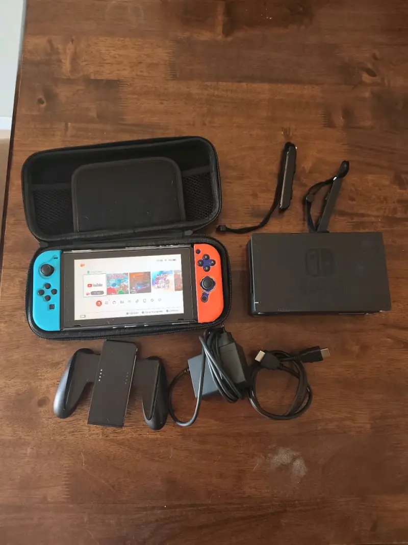 Consola Nintendo Switch con accesorios - 4