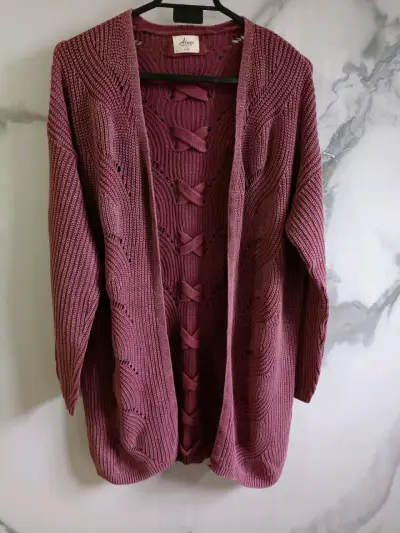 Cárdigan tejido morado con diseño trenzado - miniatura 1