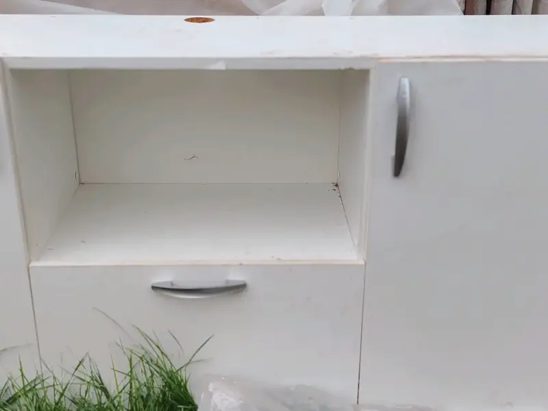 Mueble de cocina blanco con cubierta de granito - 4