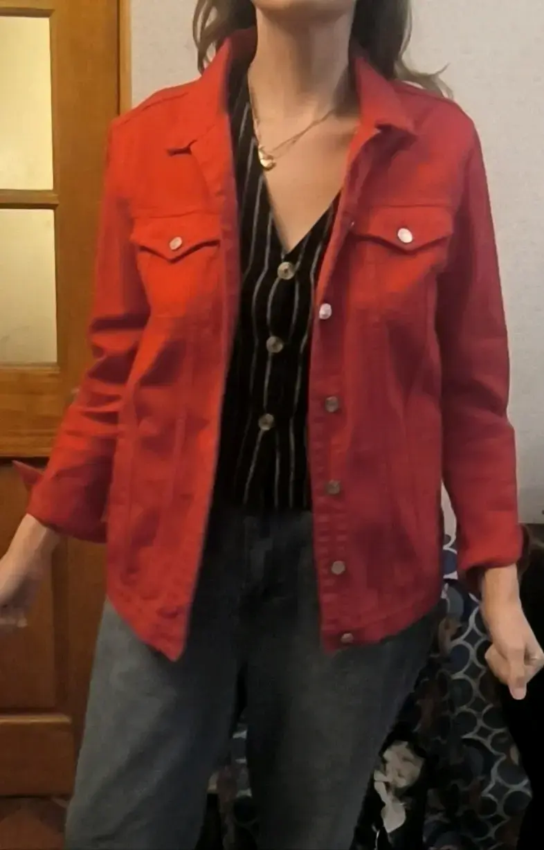 Chaqueta de mezclilla roja para mujer
