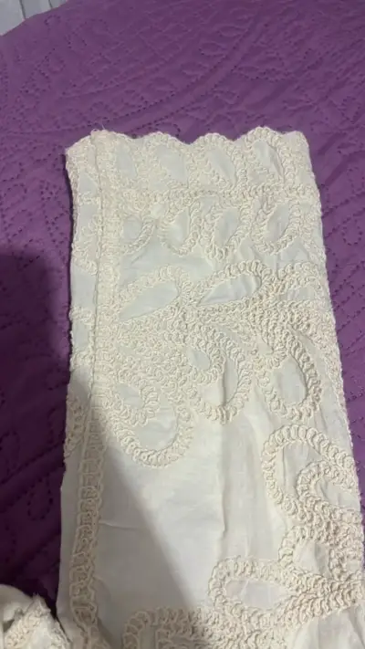 Blusa blanca de encaje con mangas largas - miniatura 3