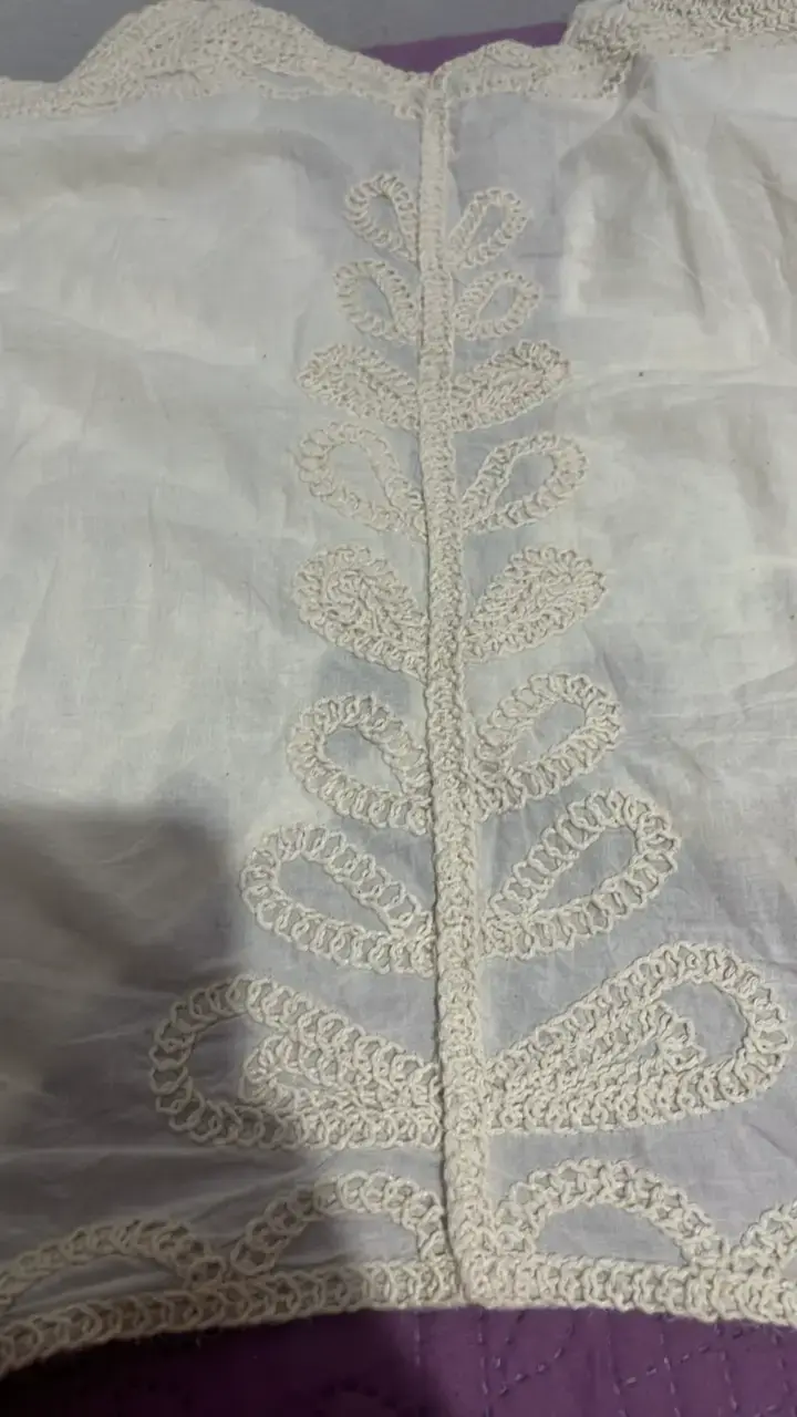 Blusa blanca de encaje con mangas largas - 4