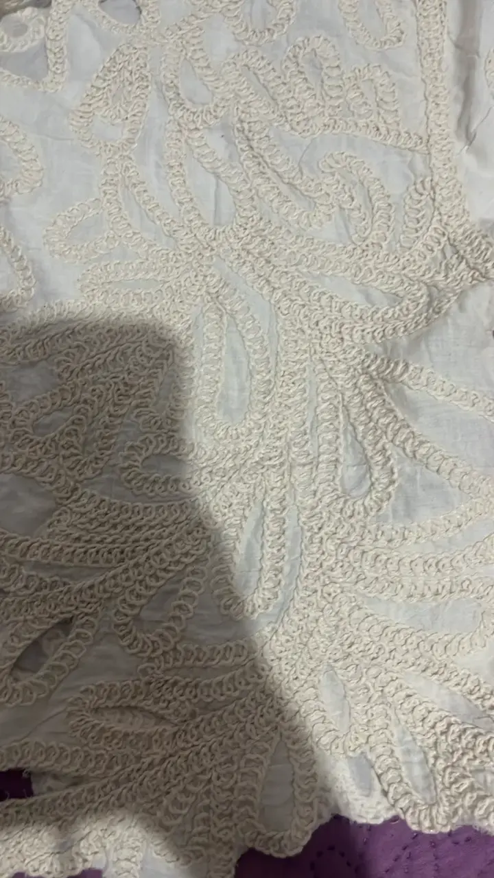 Blusa blanca de encaje con mangas largas - 5