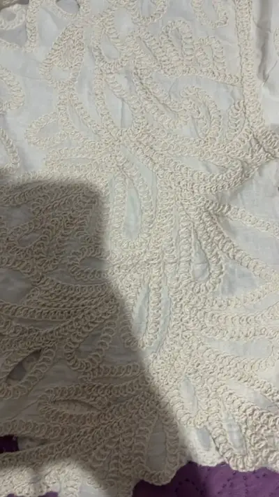 Blusa blanca de encaje con mangas largas - miniatura 5