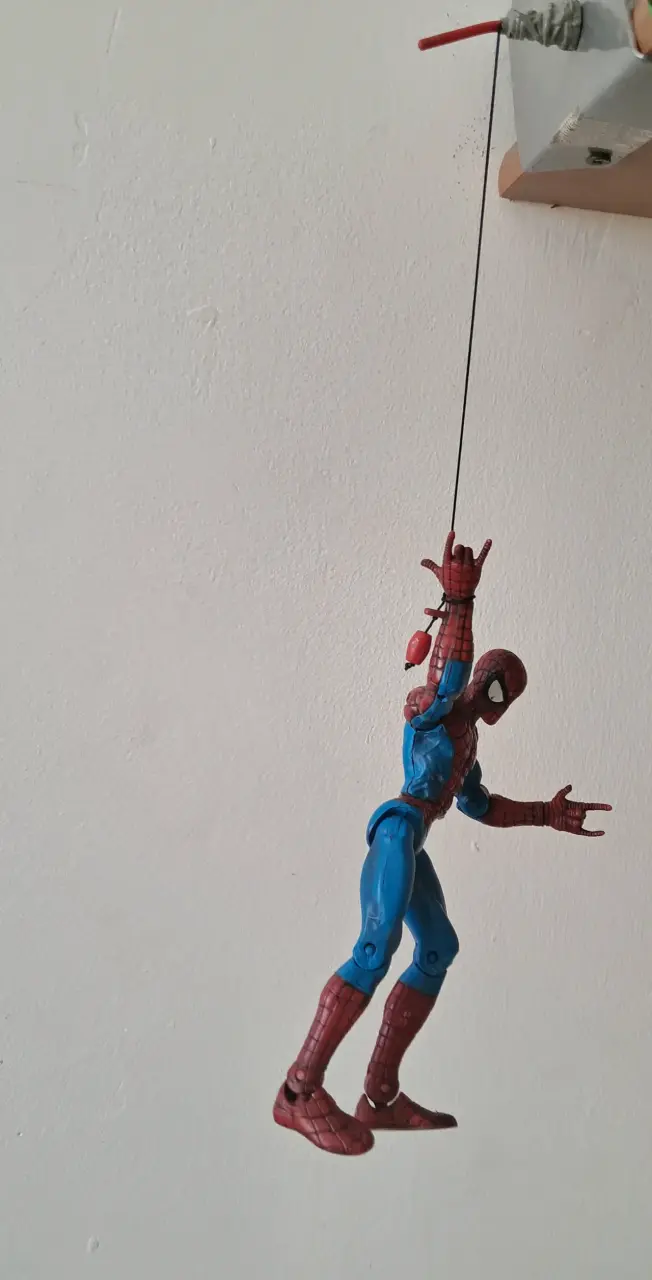 Figura Toy Biz Spiderman con telaraña magnética. - 2