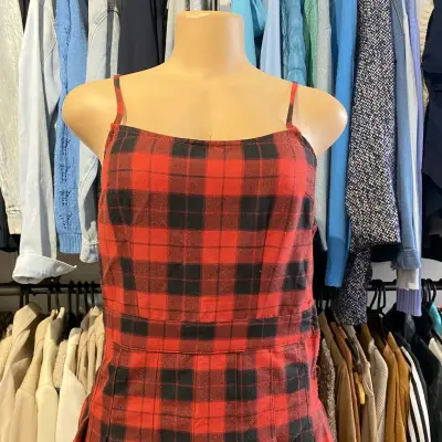Vestido corto escocés rojo y negro - miniatura 1