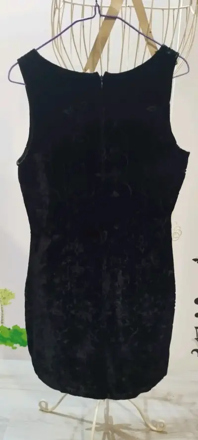 Vestido negro terciopelo - miniatura 3