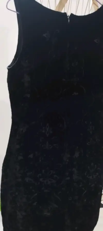 Vestido negro terciopelo - miniatura 4