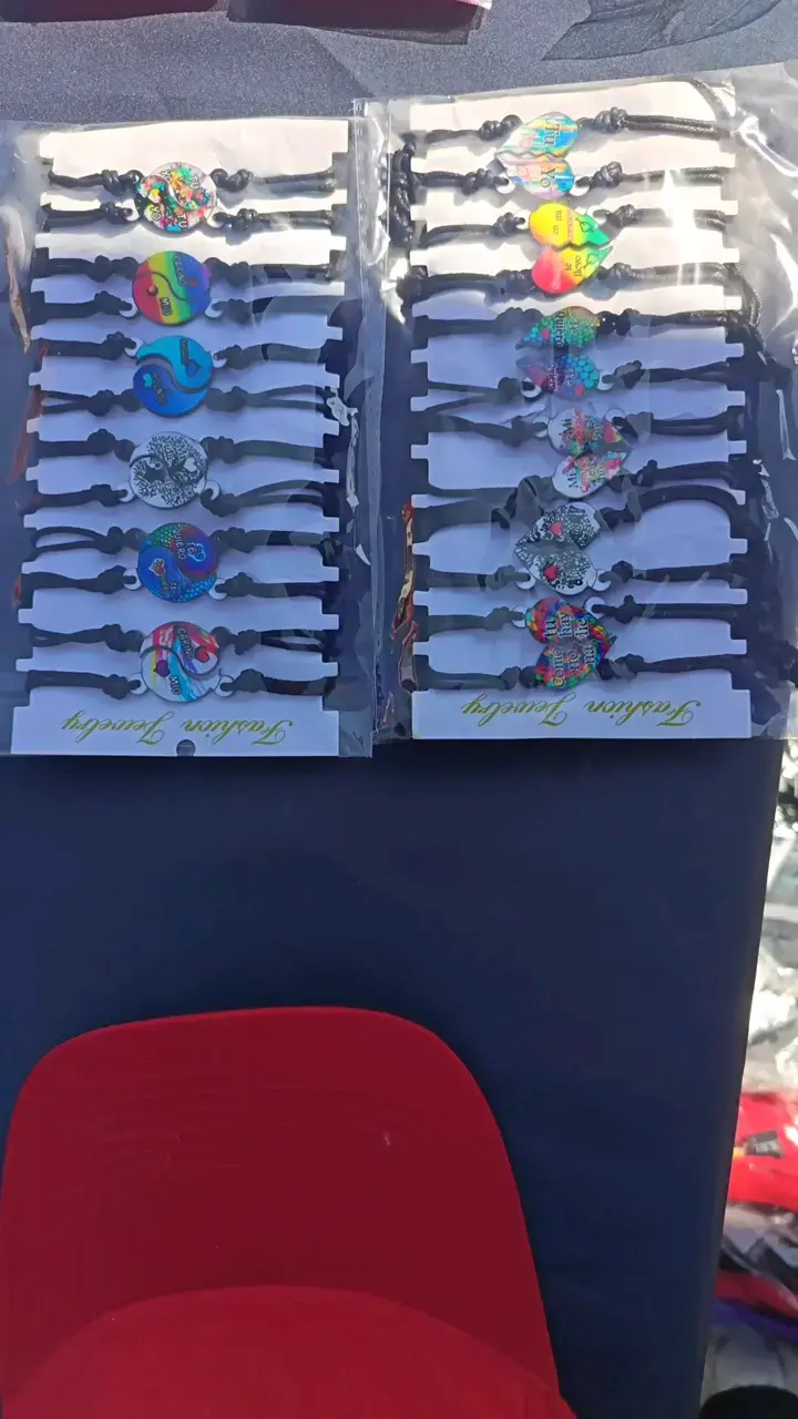 Set de pulseras de moda con diseños variados