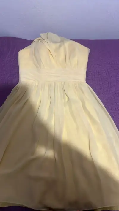 Vestido amarillo elegante para fiesta - miniatura 1