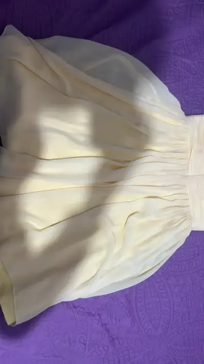Vestido amarillo elegante para fiesta - miniatura 4