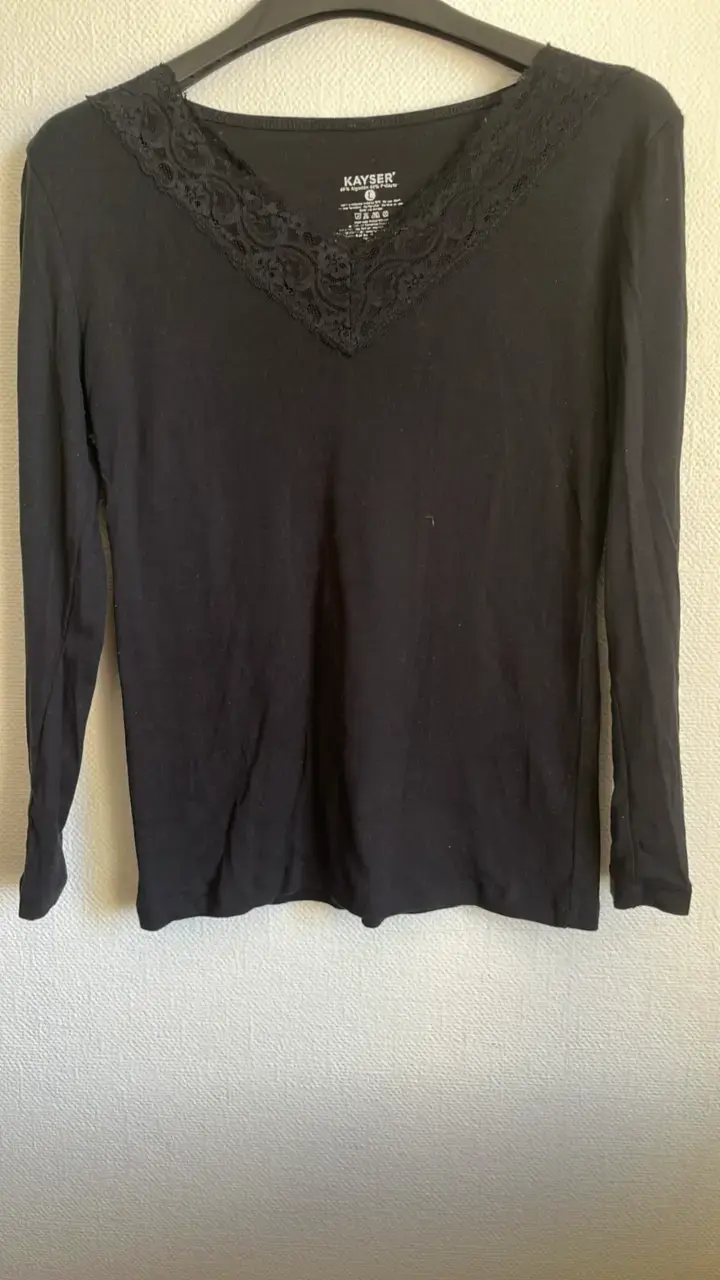 Polera negra de encaje Kayser talla L - 1