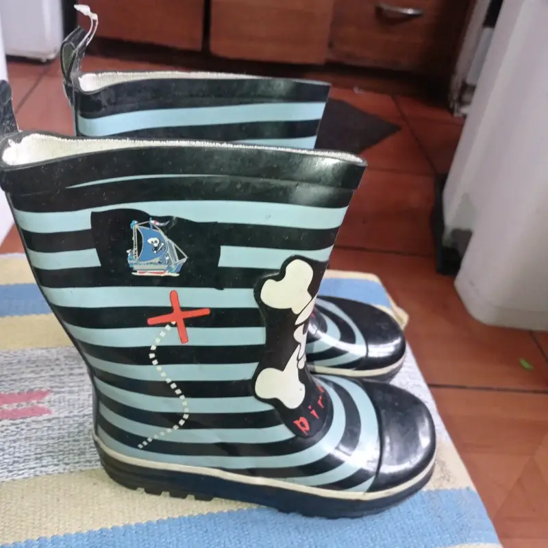Botas de lluvia con diseño de pirata talla 28 - 2