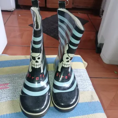 Botas de lluvia con diseño de pirata talla 28 - miniatura 3