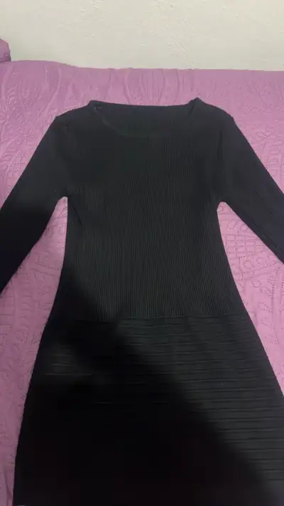 Vestido negro ajustado de manga larga - miniatura 1