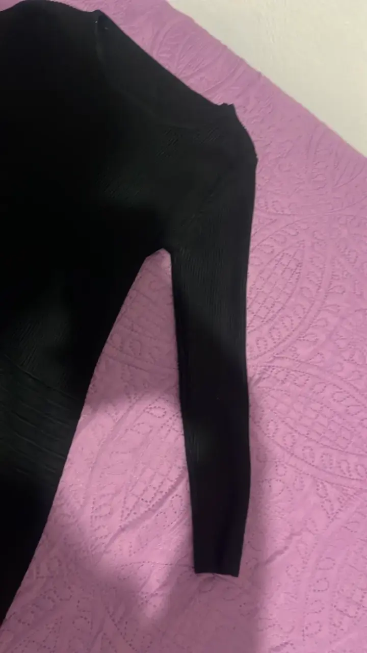 Vestido negro ajustado de manga larga - 2