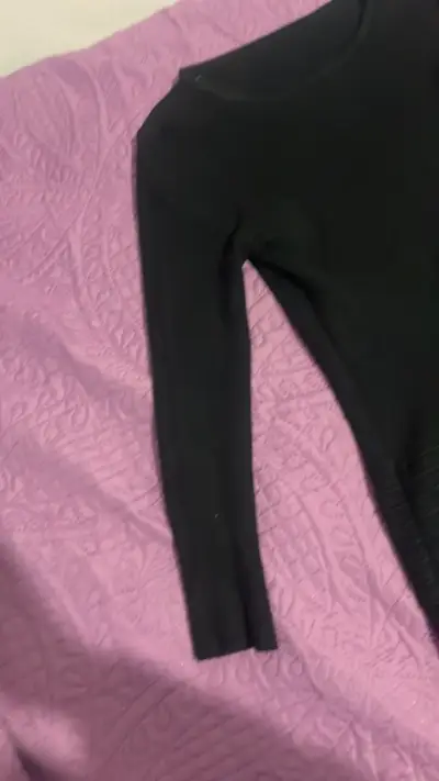 Vestido negro ajustado de manga larga - miniatura 3