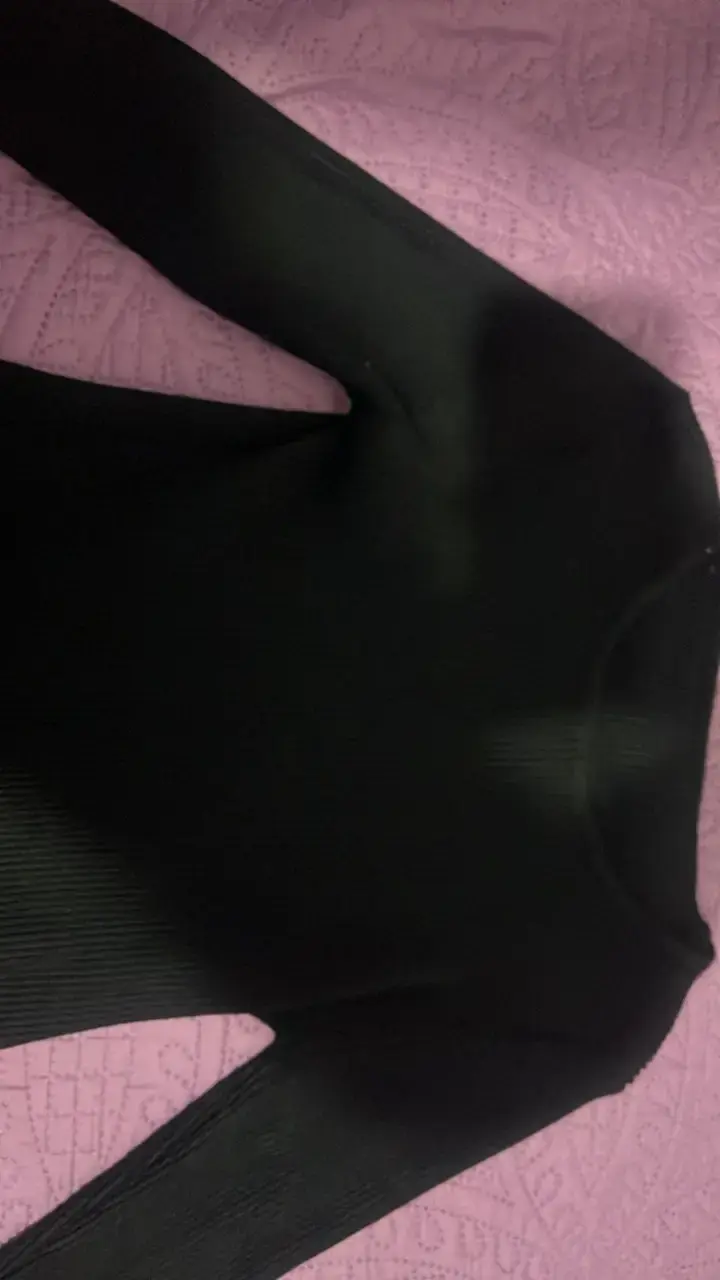 Vestido negro ajustado de manga larga - 4