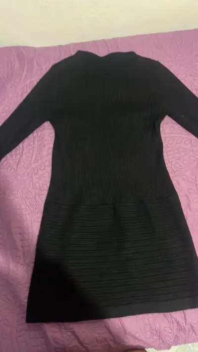 Vestido negro ajustado de manga larga - miniatura 6