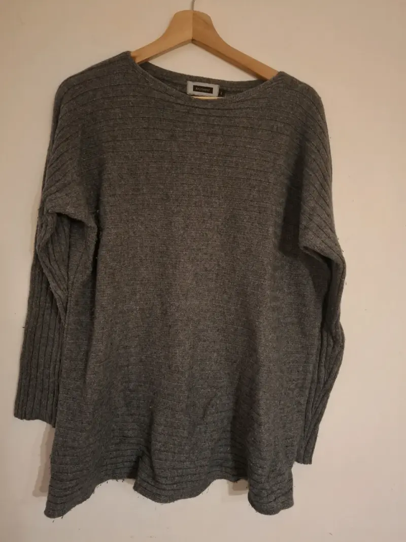 Suéter gris de lana para mujer - 2