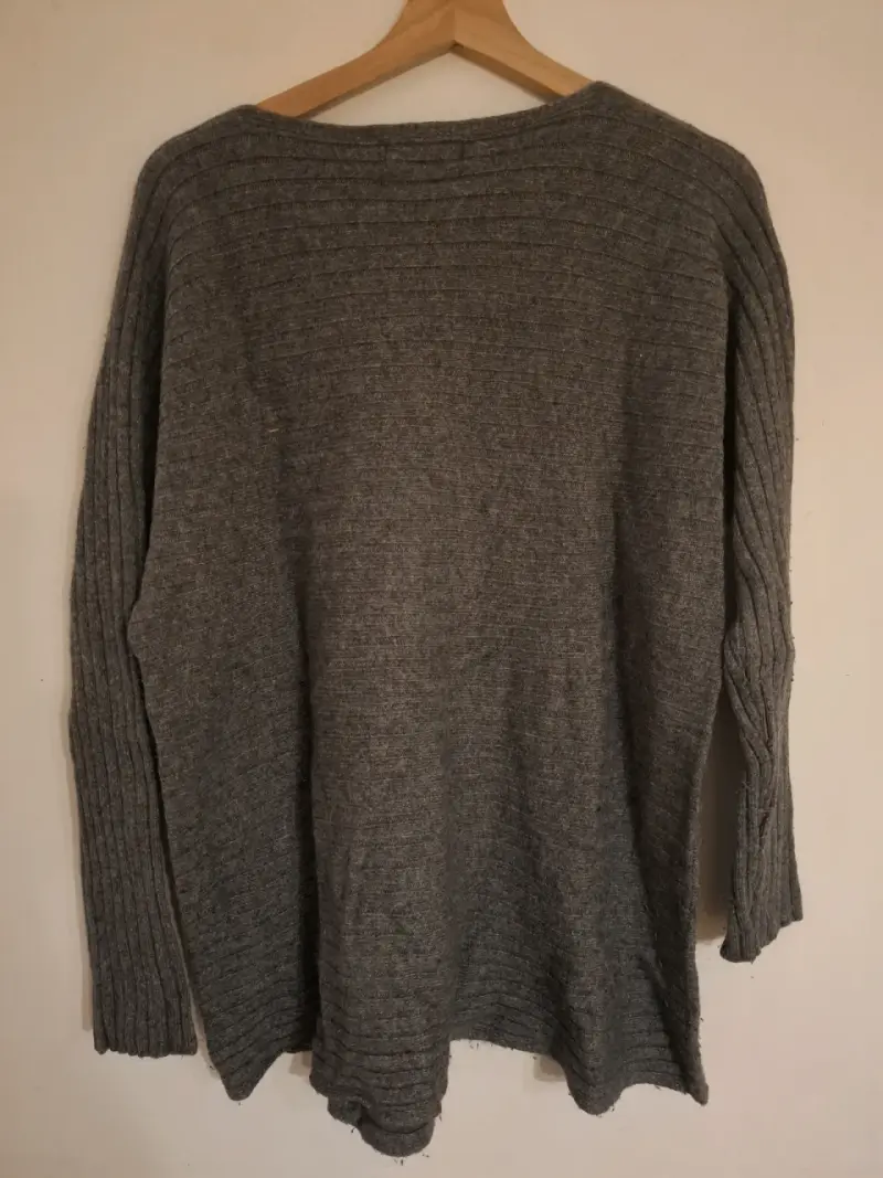 Suéter gris de lana para mujer - 3