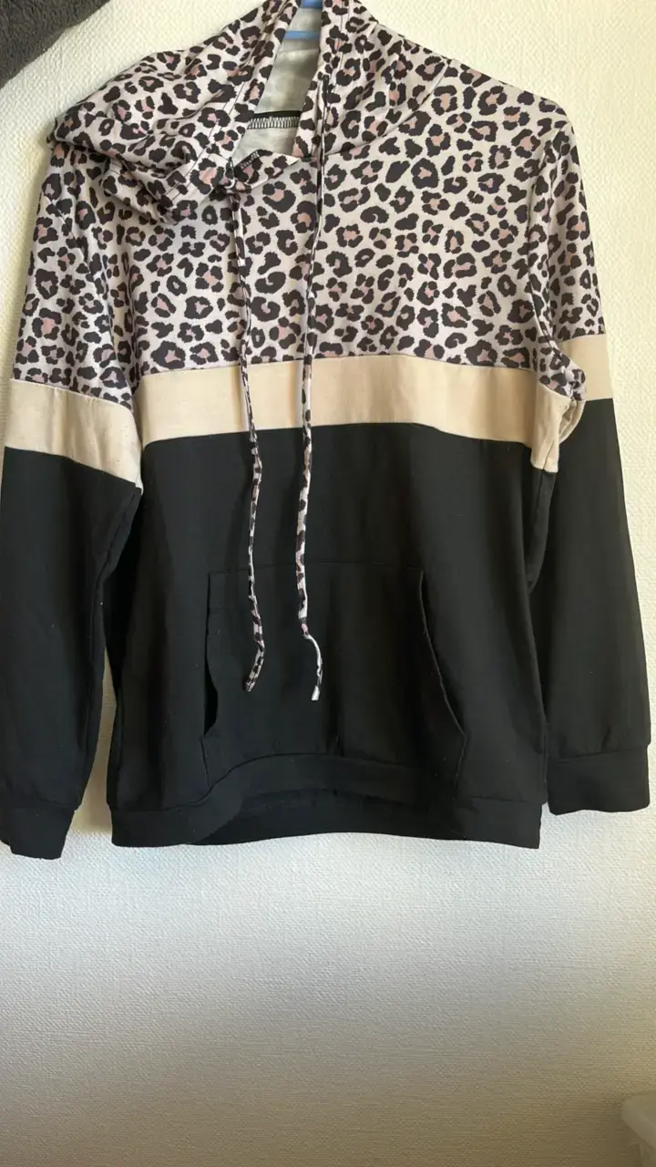 Polerón con capucha estampado leopardo - 1
