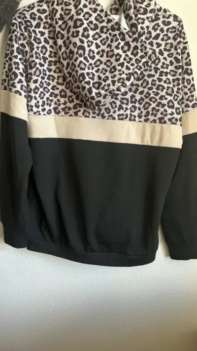 Polerón con capucha estampado leopardo - miniatura 2