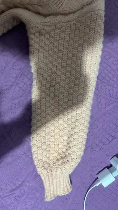 Suéter de lana beige para mujer - miniatura 2