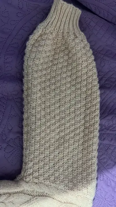 Suéter de lana beige para mujer - miniatura 3