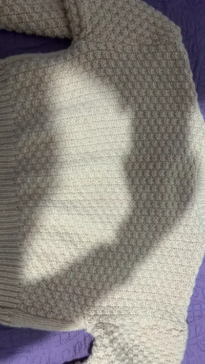 Suéter de lana beige para mujer - miniatura 5