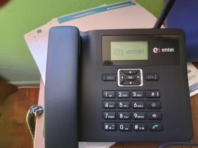 Teléfono fijo Entel con pantalla digital - miniatura 1