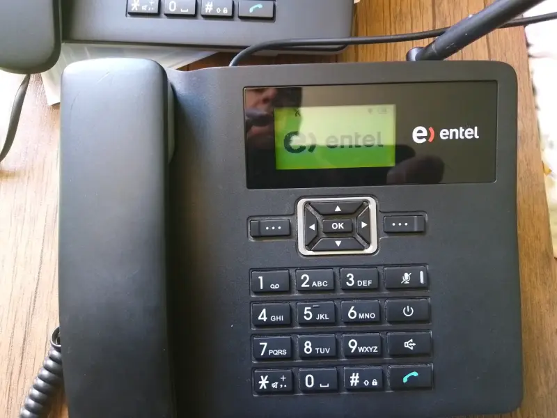 Teléfono fijo Entel con pantalla digital - 3